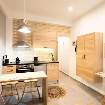 F & B Collection - Flat For 3 *